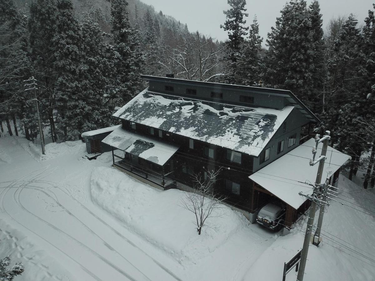 Bears Den Mountain Lodge هاكوبا المظهر الخارجي الصورة