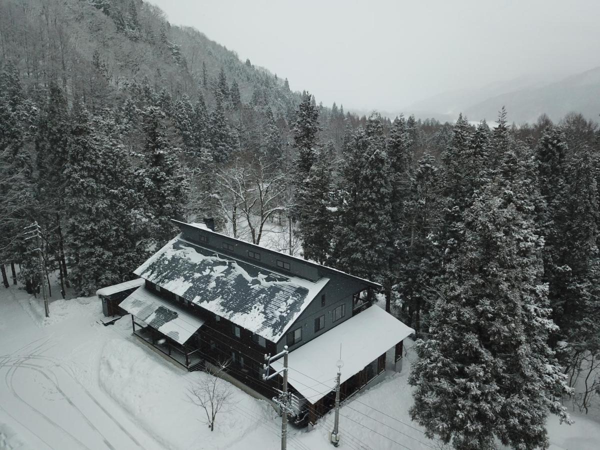 Bears Den Mountain Lodge هاكوبا المظهر الخارجي الصورة