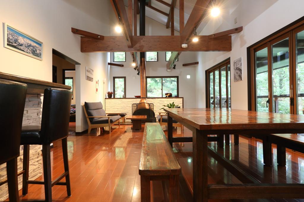 Bears Den Mountain Lodge هاكوبا المظهر الخارجي الصورة