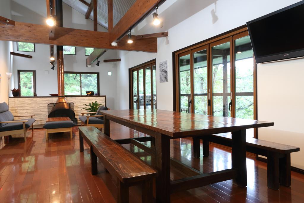 Bears Den Mountain Lodge هاكوبا المظهر الخارجي الصورة