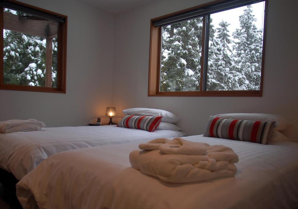 Bears Den Mountain Lodge هاكوبا الغرفة الصورة