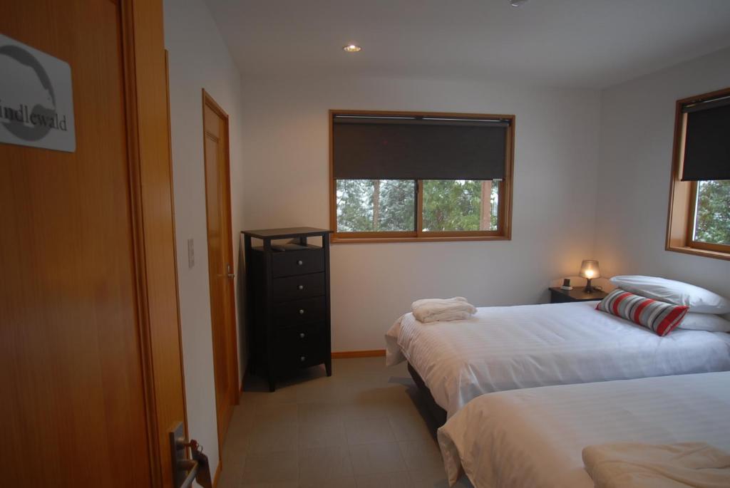 Bears Den Mountain Lodge هاكوبا الغرفة الصورة