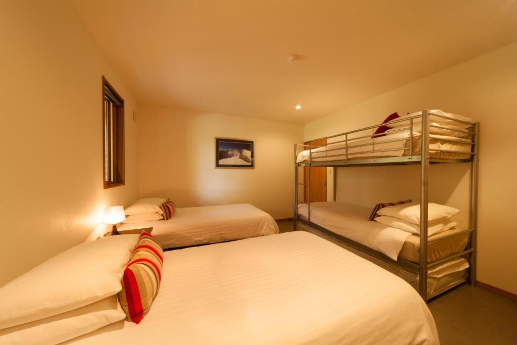 Bears Den Mountain Lodge هاكوبا المظهر الخارجي الصورة