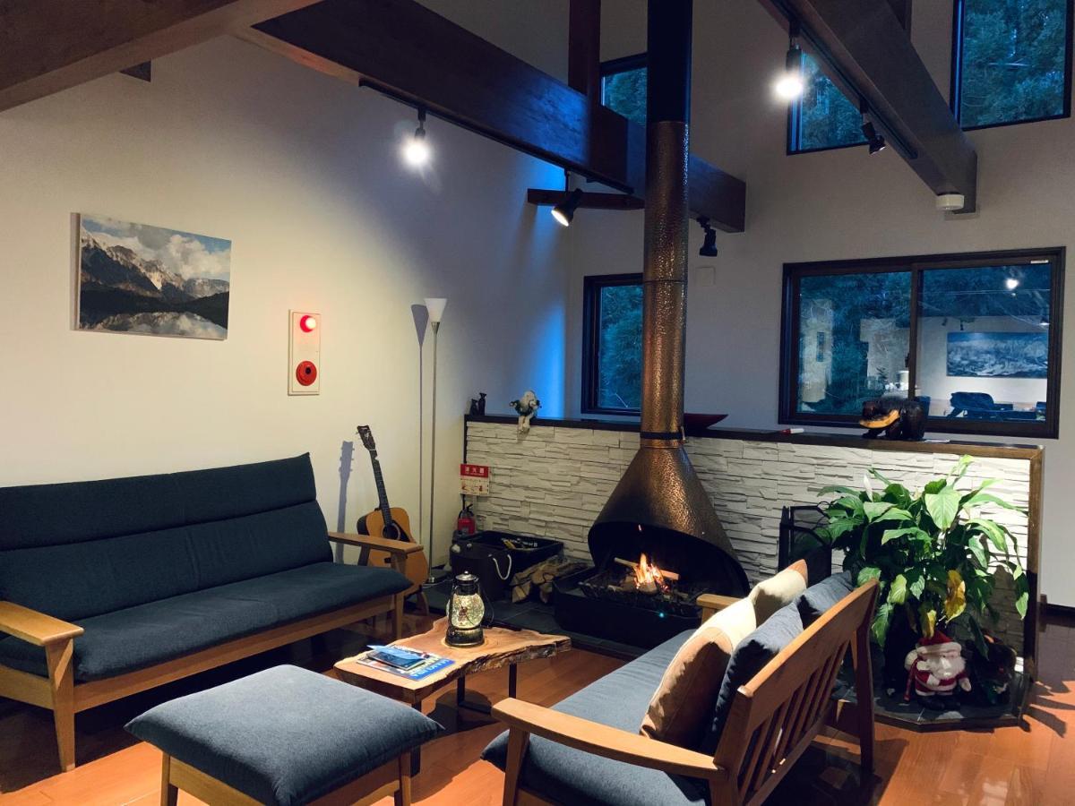 Bears Den Mountain Lodge هاكوبا المظهر الخارجي الصورة